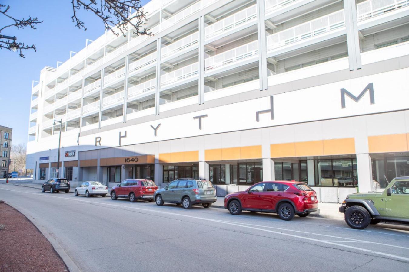 Flexhome East Side Studio R3 - Brady Fiserv Balcony Milwaukee Exterior photo